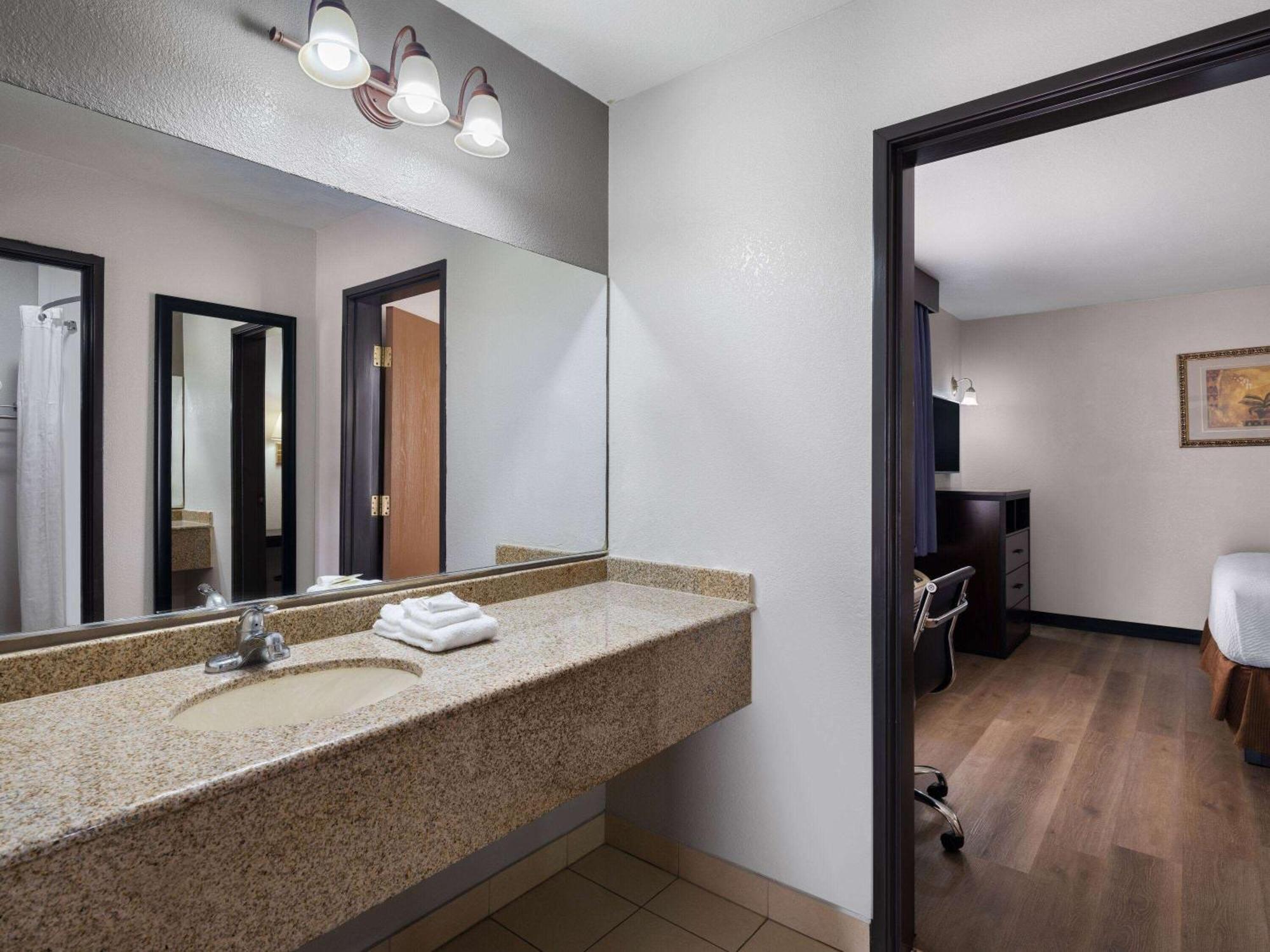 Travelodge By Wyndham Tucson Az Exterior photo