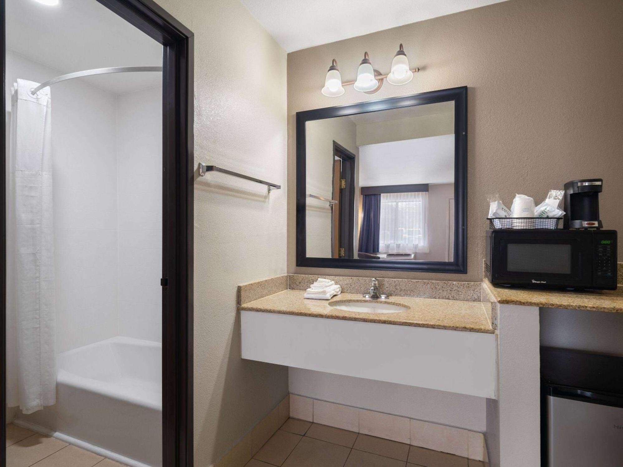 Travelodge By Wyndham Tucson Az Exterior photo