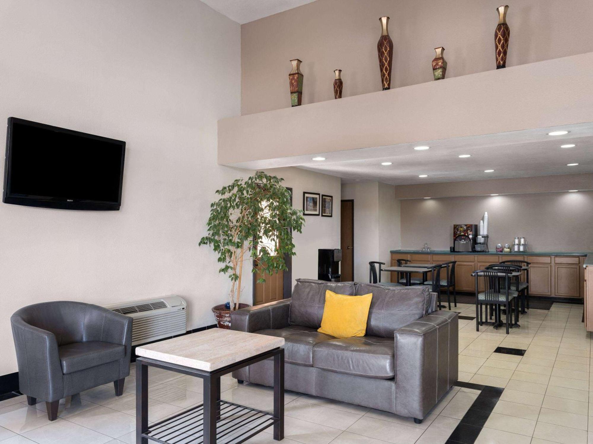 Travelodge By Wyndham Tucson Az Exterior photo