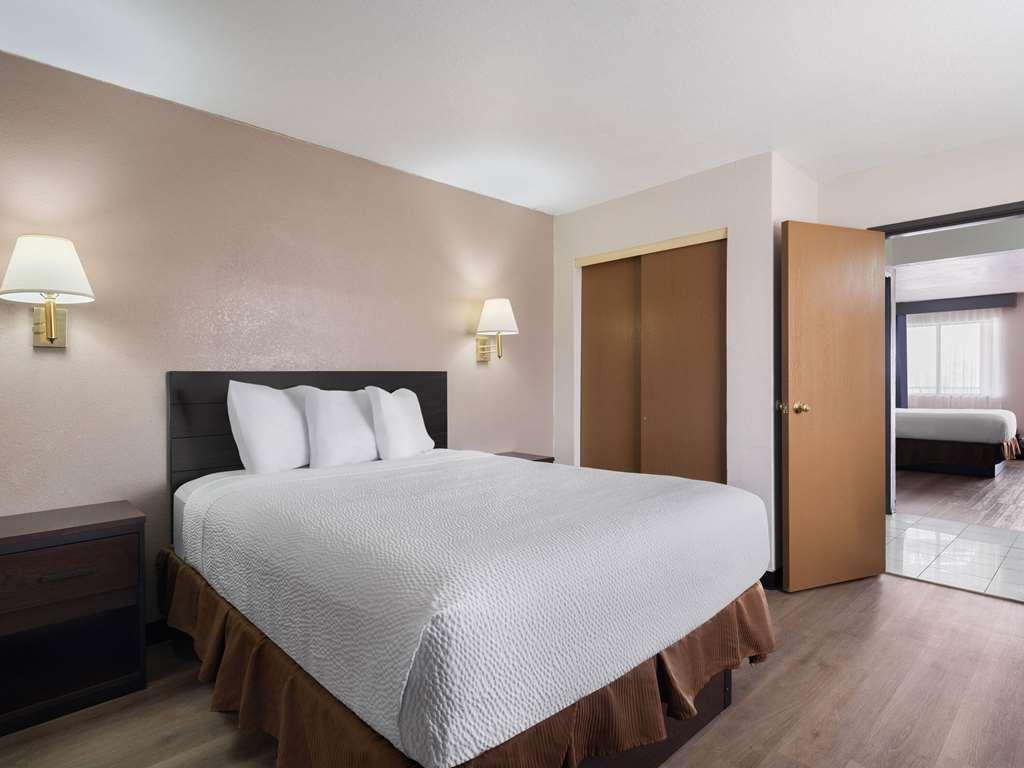 Travelodge By Wyndham Tucson Az Room photo