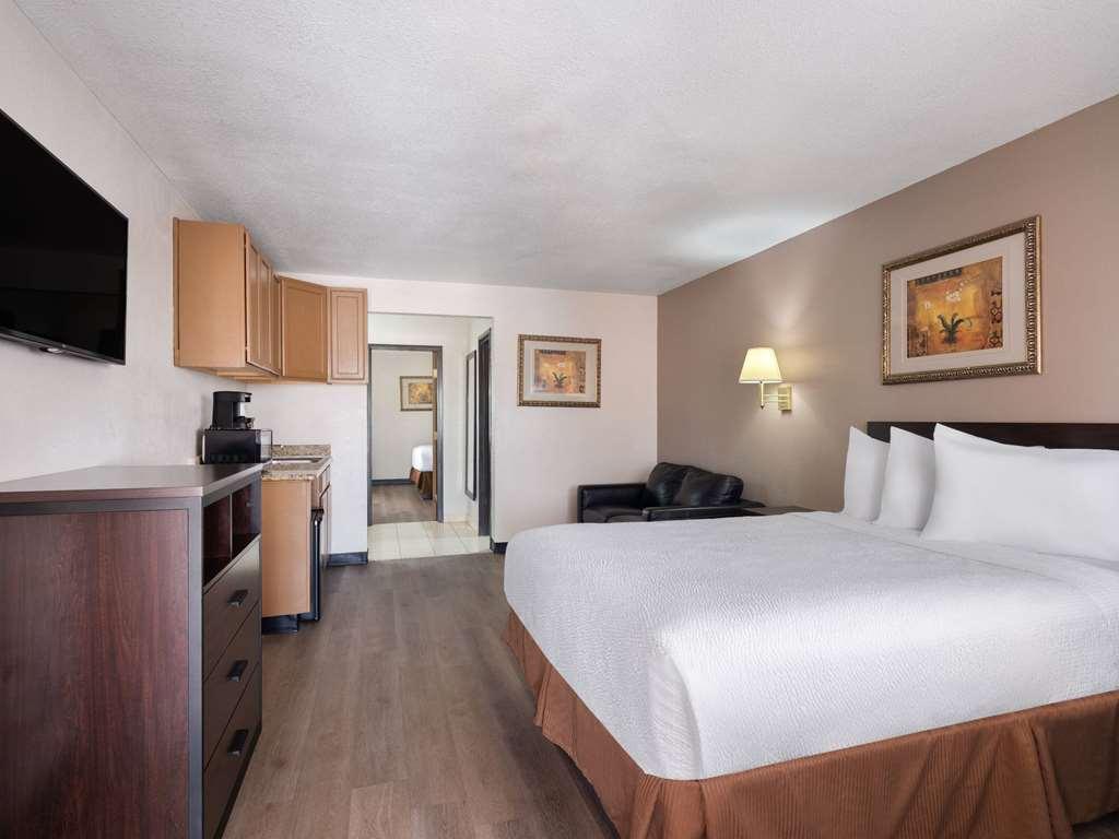 Travelodge By Wyndham Tucson Az Room photo
